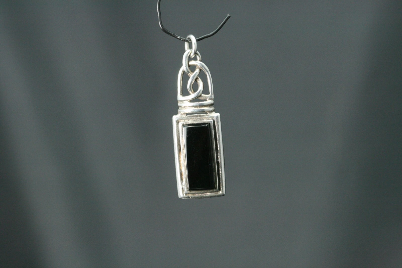 925 Sterling Silver Onyx Ornate Design Dangle Pendant 5 Grams (PEN2069)