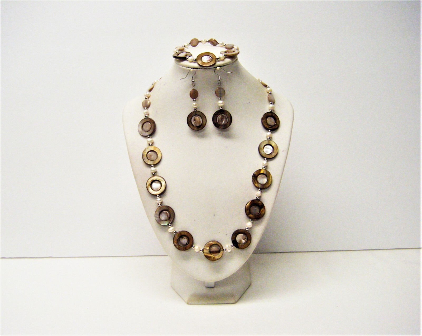 Greyish Taupe Round Loop Shell w/White Freshwater Peal Necklace/Bracelet/Earring