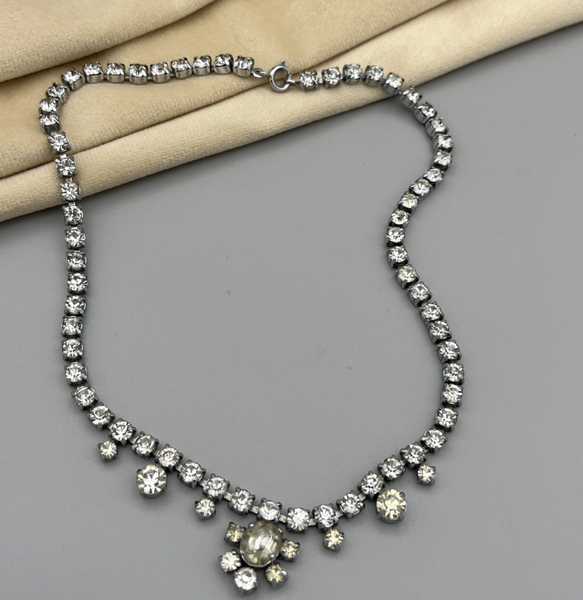Vintage Rhinestone Statement Necklace Silver Tone 40cm 1950s Glamour Classic