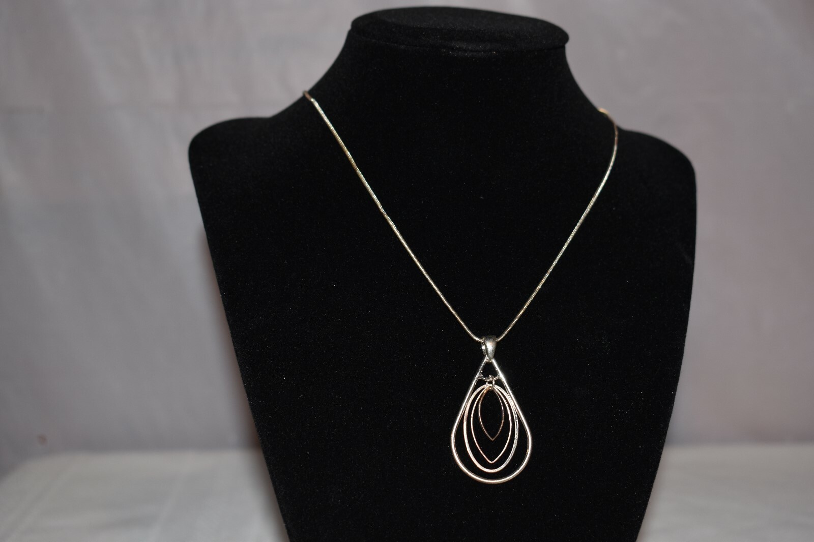 Ovals Pendant on 16 Inch Silver Colored Chain