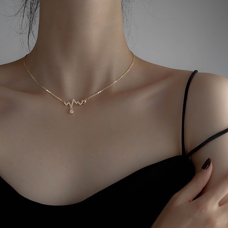 1 Pcs ECG Heartbeat Choker Short Chain for Women, Niche Everyday Wear