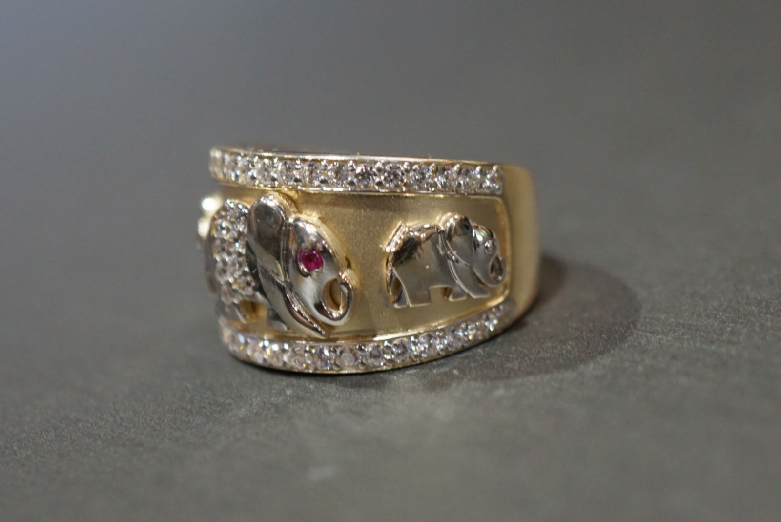 10K Solid Yellow Gold Two Tone Beautiful 13MM Wide Elephant CZ Ring. Size 7