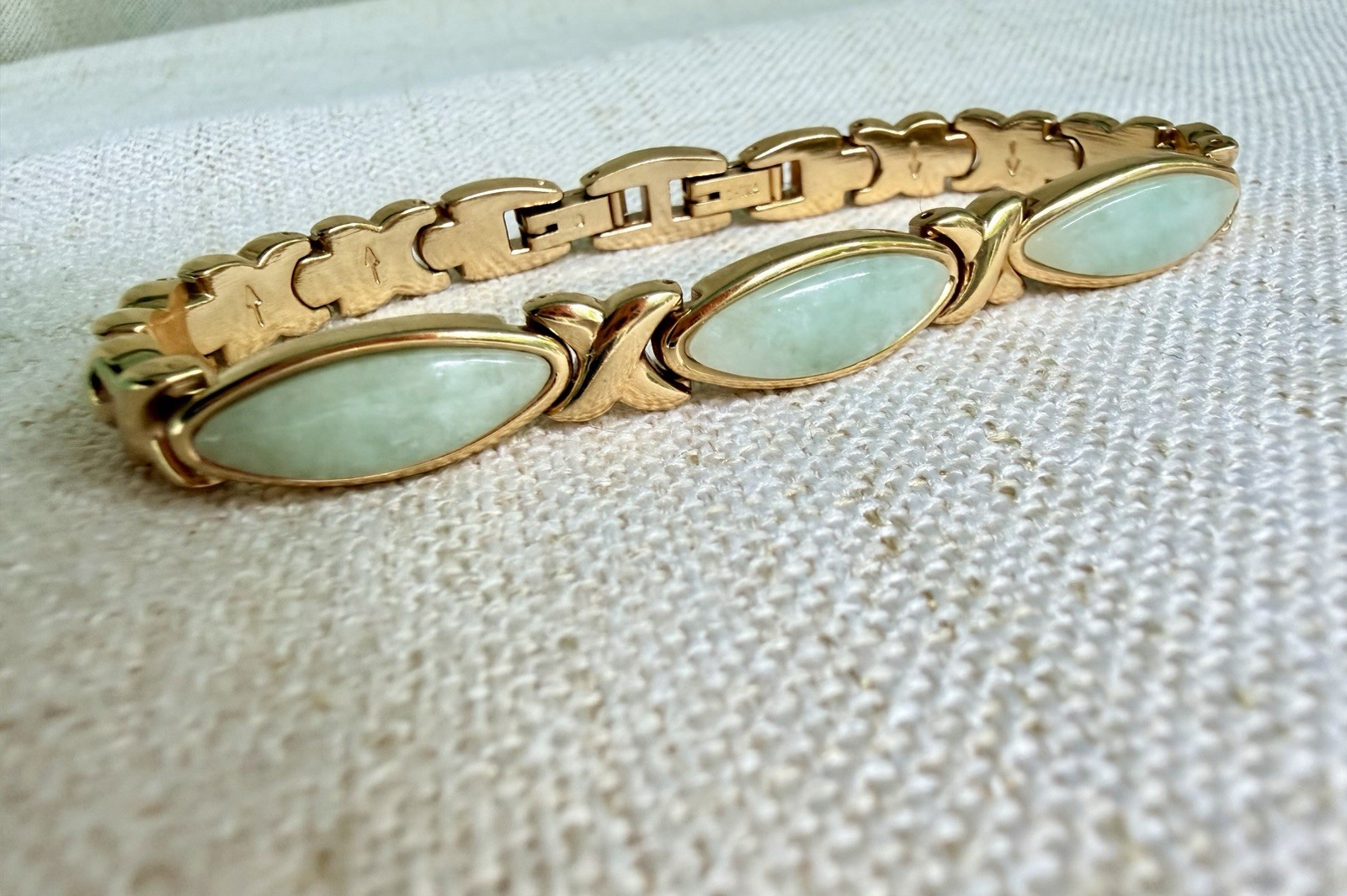 Vintage Gold Tone Link Bracelet Green Jade Look Cabochon Panel 7.25”