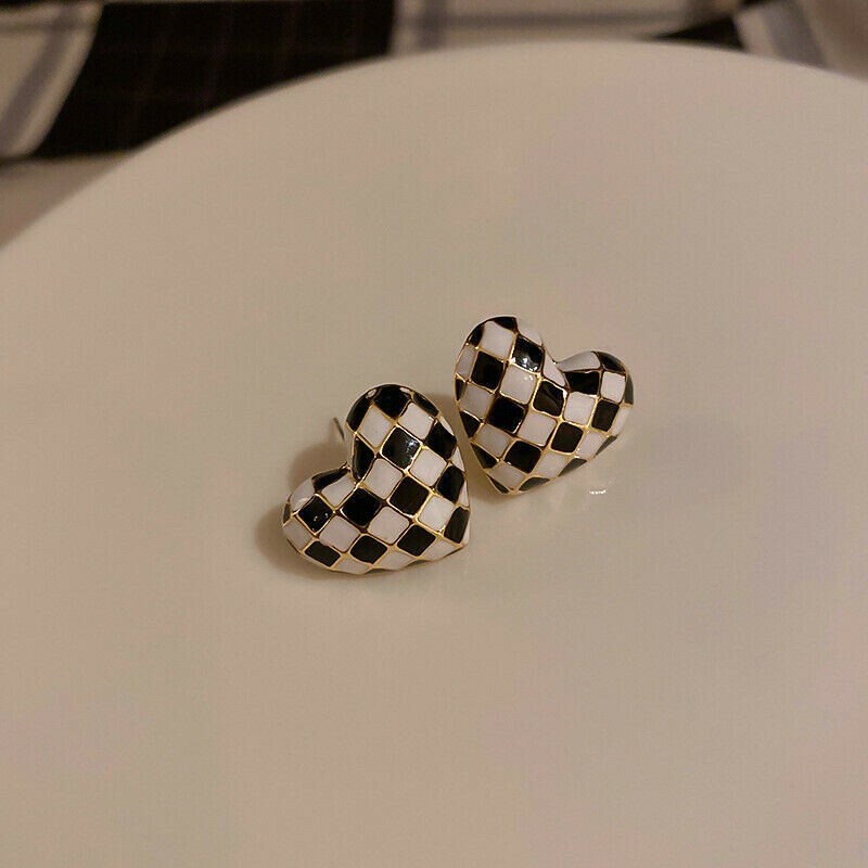 Cute New Yellow Gold Plated Black & White Check Enamel Heart Stud Post Earrings