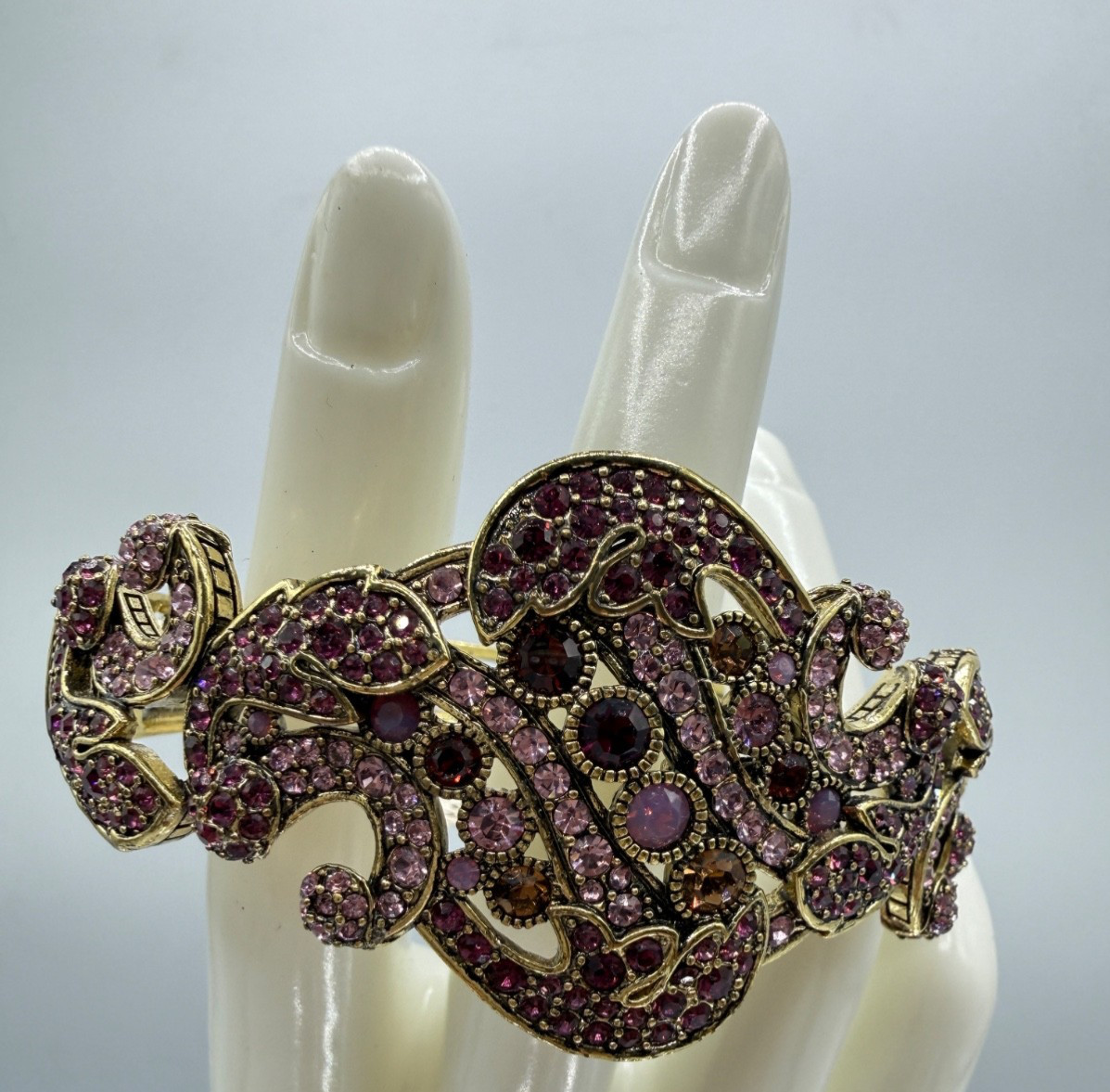 HEIDI DAUS “CAPTIVATING CARRIE” CRYSTAL HINGED BANGLE BRACELET–RET $179 NWT