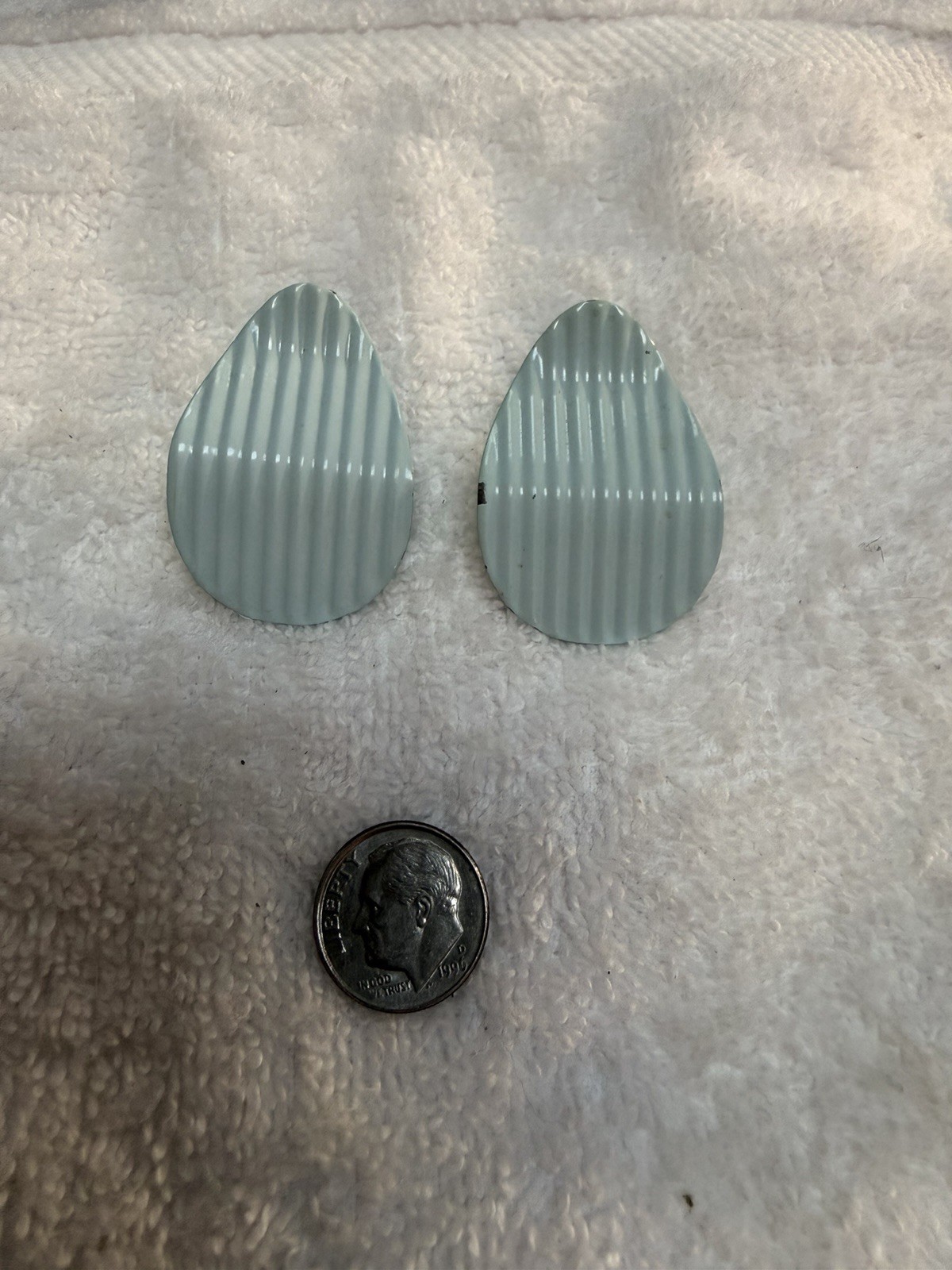 Blue Teardrop Ribbed Textured Plastic Stud Earrings No Stone