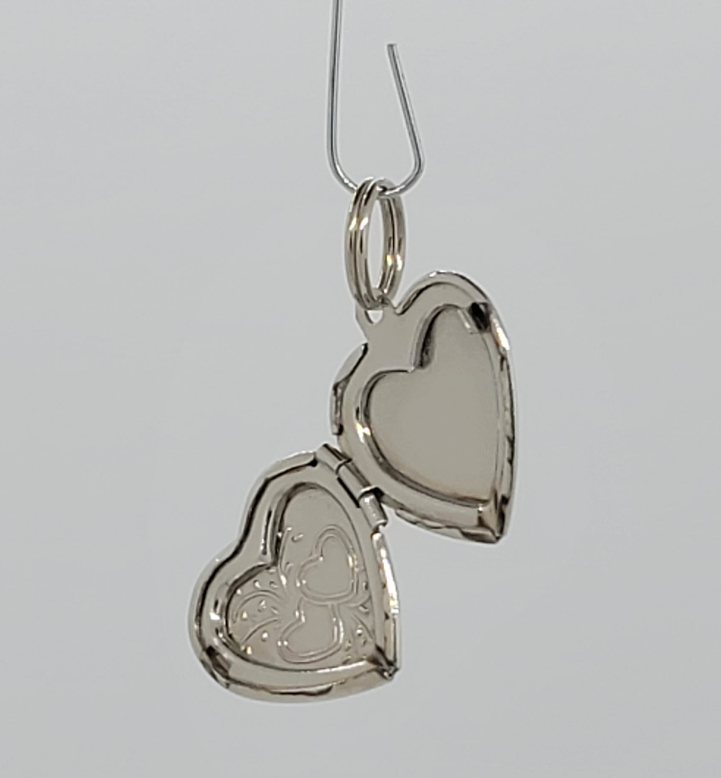 Silver Tone HEART LOCKET – Picture Photo Memory People Pet, Charm Keychain, .75″