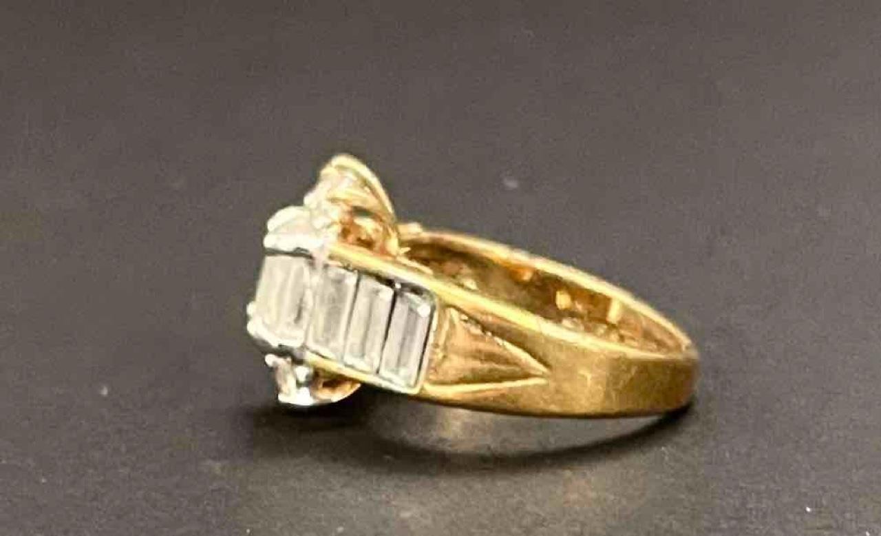 Vintage 18K HGE Gold Cocktail Ring Size 7. Faceted Oval, Round, Baggett Stones