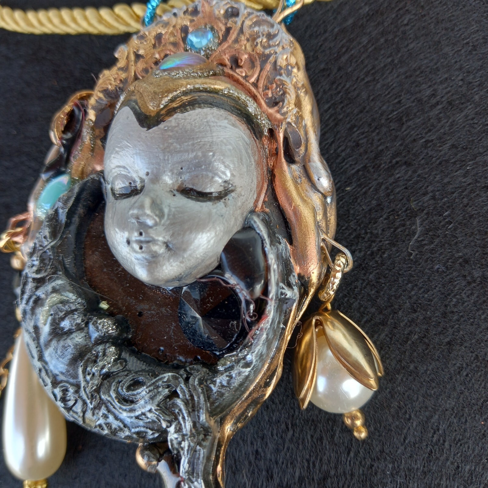 art deco nouveau jewelry necklace pendant luxury retro liberty woman shell moon