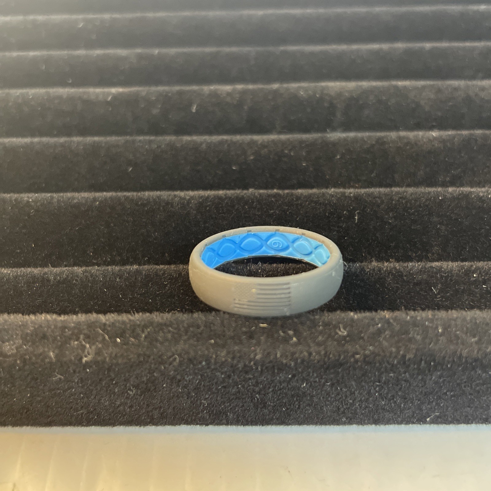 GROOVE LIFE RING SIZE 8 – SILICONE BAND RING – NEW With Box