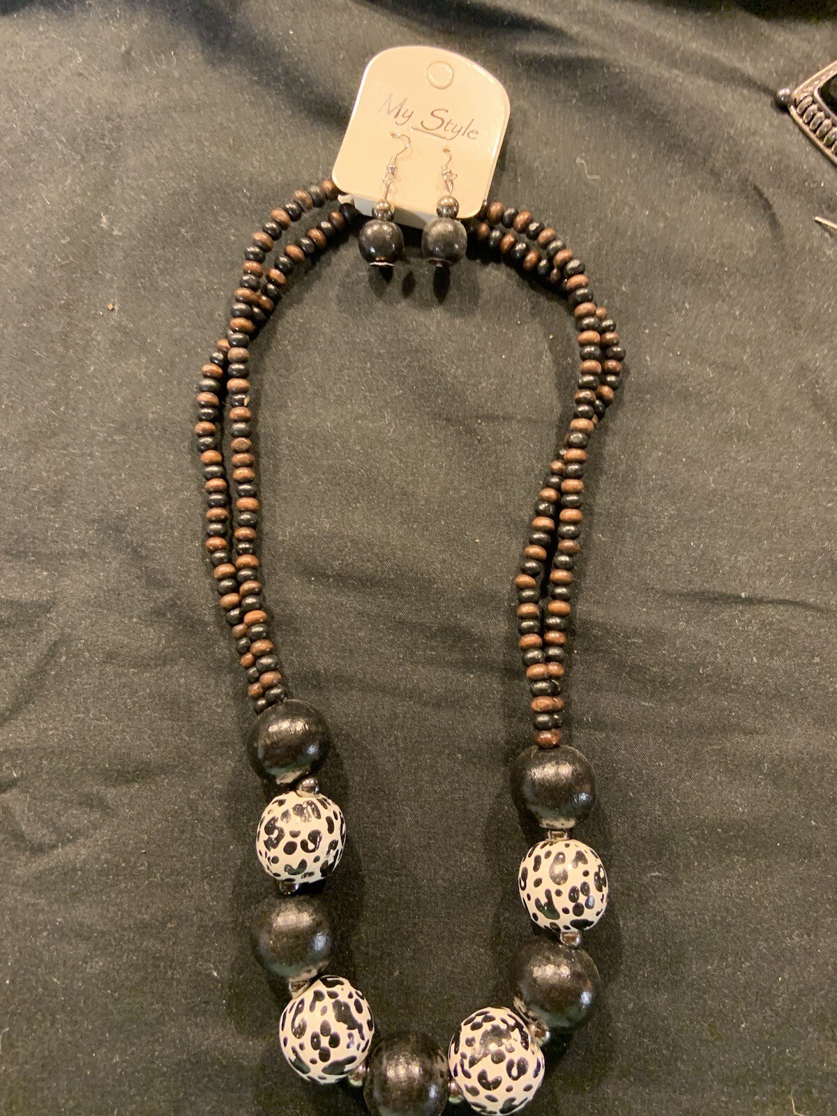 NWT Fashion Animal Print Elastic Wood Beaded Necklace Choice Of Brown Or Black