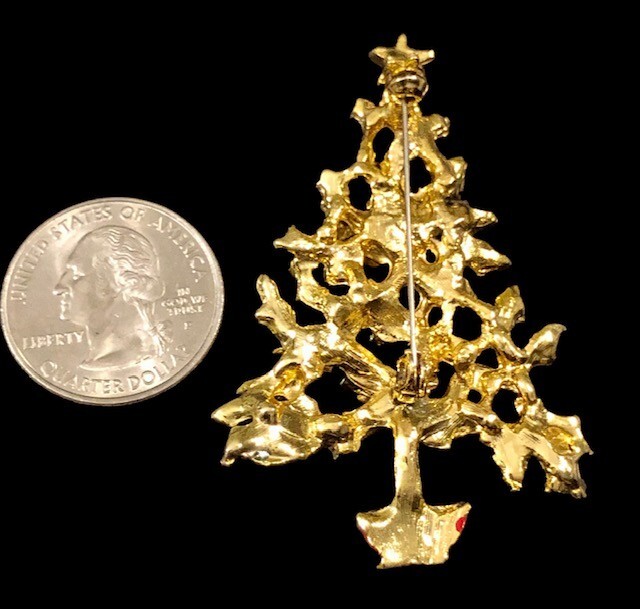 Vintage CHRISTMAS HOLIDAY TREE BROOCH PIN. Unsigned beauty.