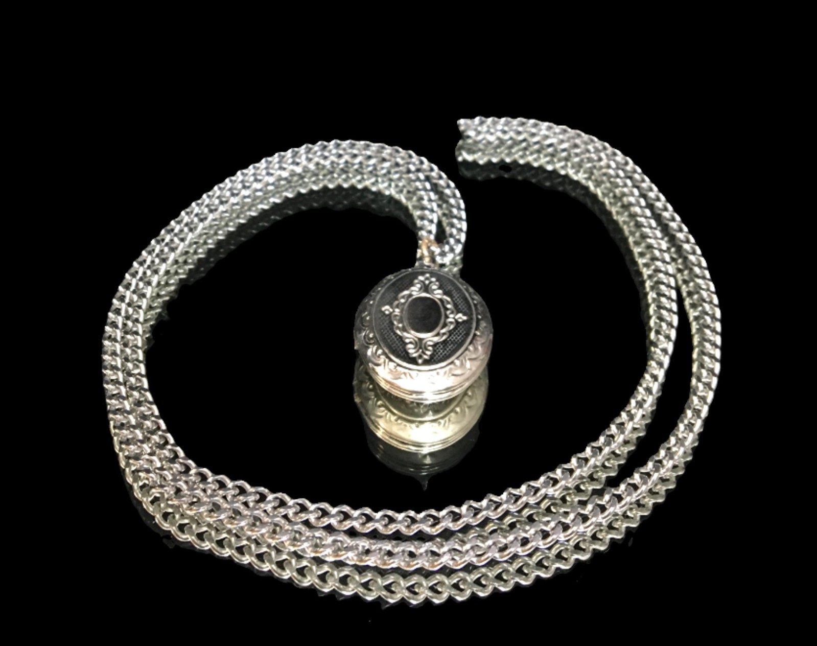 Oval Etched Silver Tone Locket Pendant Chain Necklace Vintage