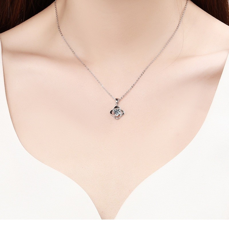 Elegant Moissanite Clavicle Pendant Necklace Luxury Trendy Women Jewelry Gift