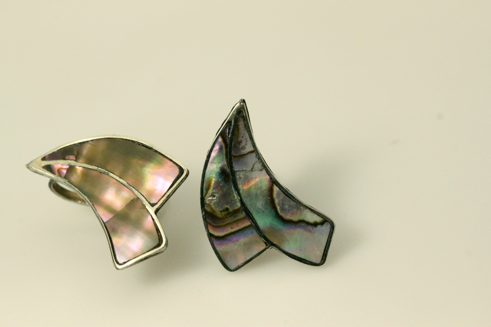 Silver Toned Paua Shell Curved Design Non Pierced Screw Back Earrings (EAR1597)