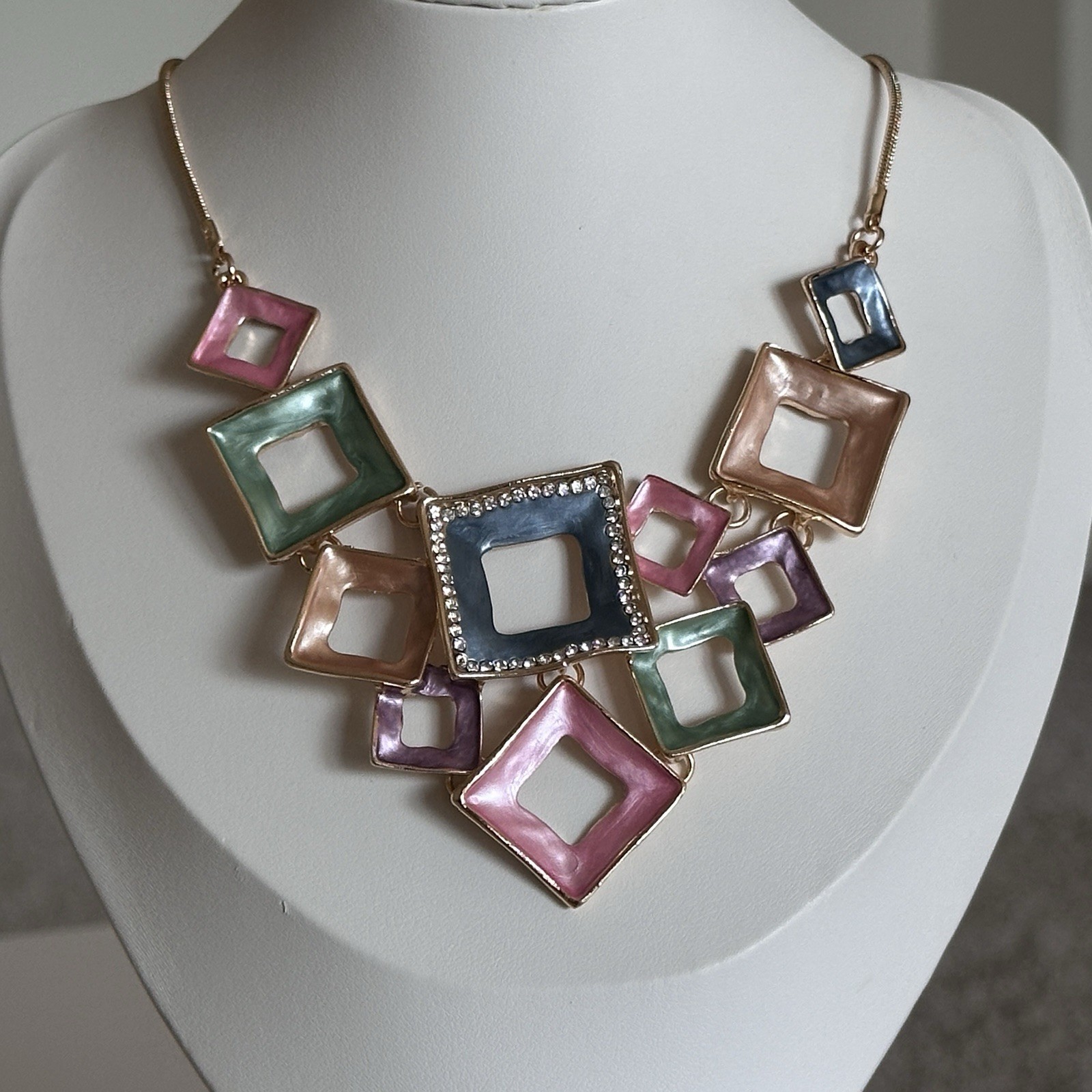 AVIANNA MULTI-COLOR PASTEL GEOMETRIC DESIGNER FASHION NECKLACE