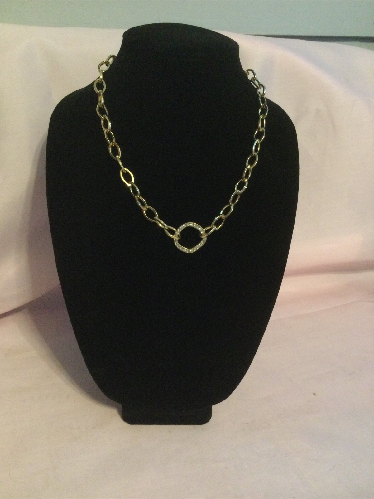Necklace Gold Tone Chain Style W/Pendant