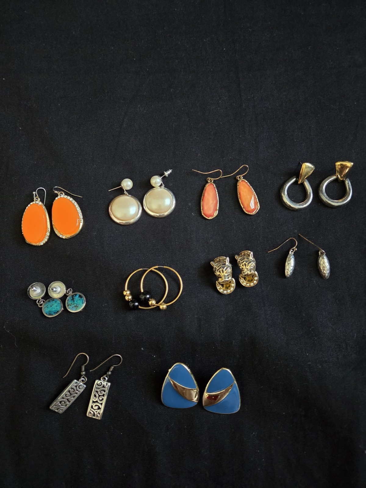 Vtg 18 Pairs Of Earrings Mixed Material Mixed Lot Dangle- Stud
