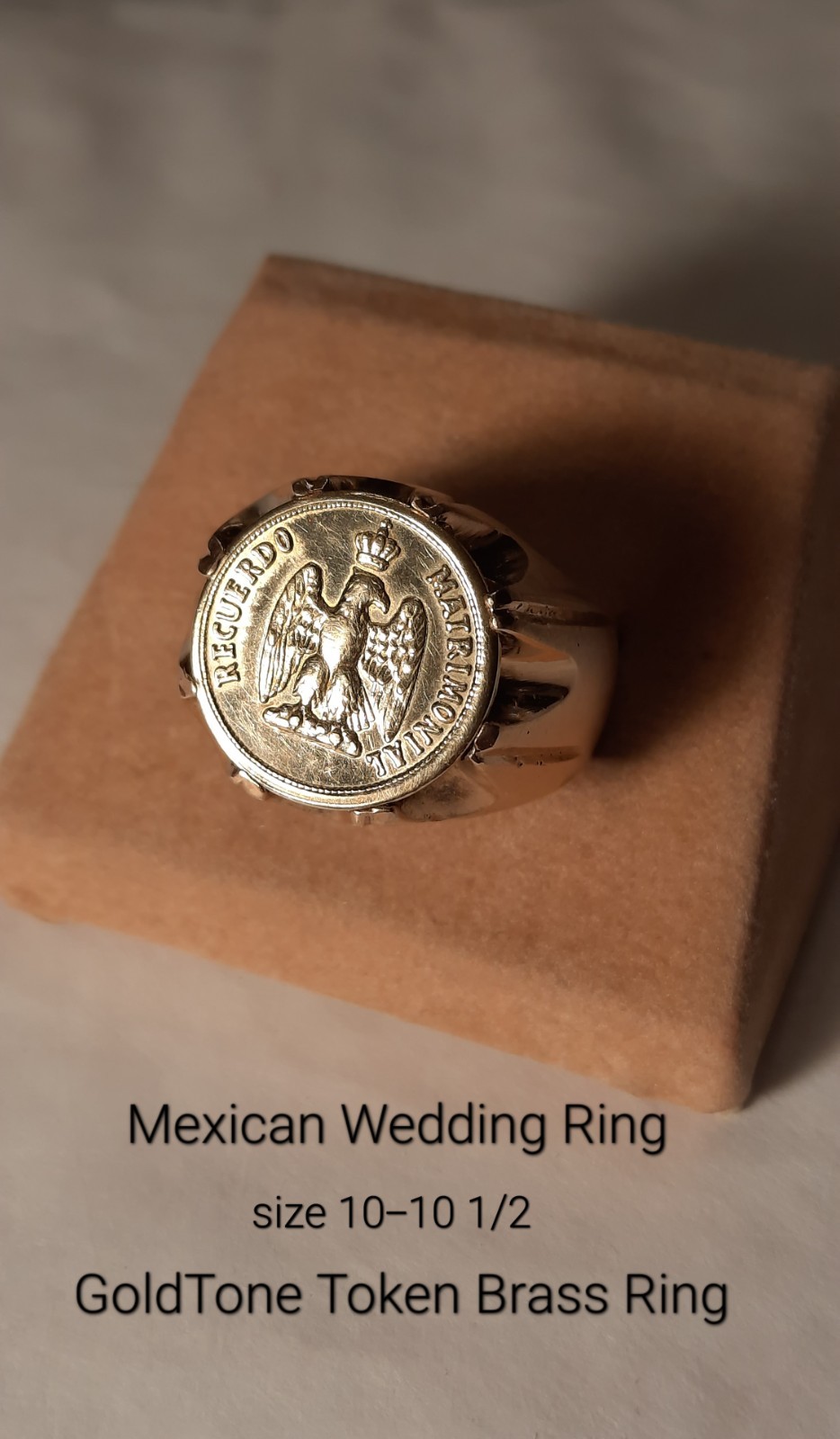 Vintage Recuerdo Token- Ring Medallion Ring Gold Tone size 10-10.5