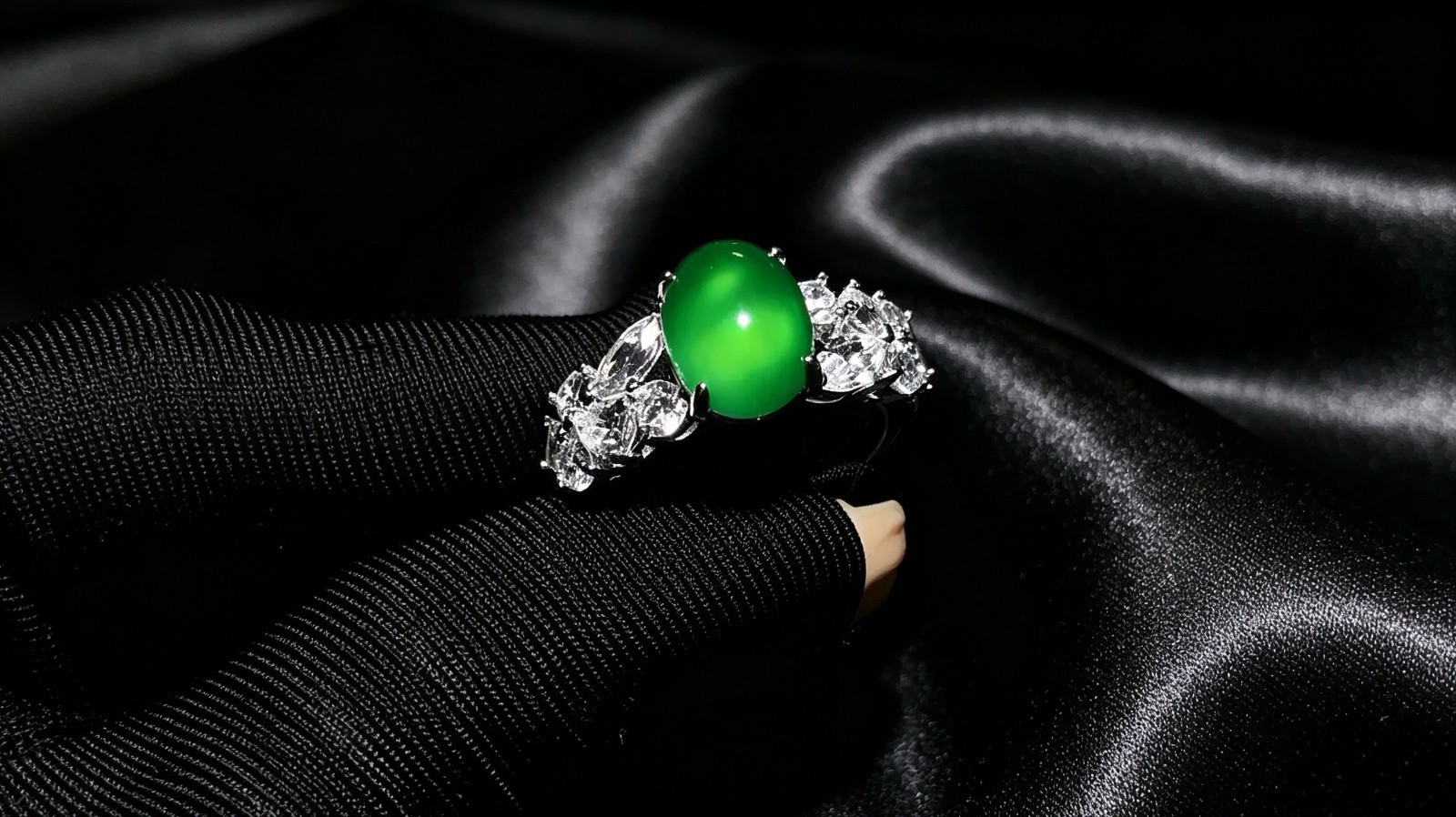 Oval emerald jadeite ring, side-set with zircons, adjustable opening