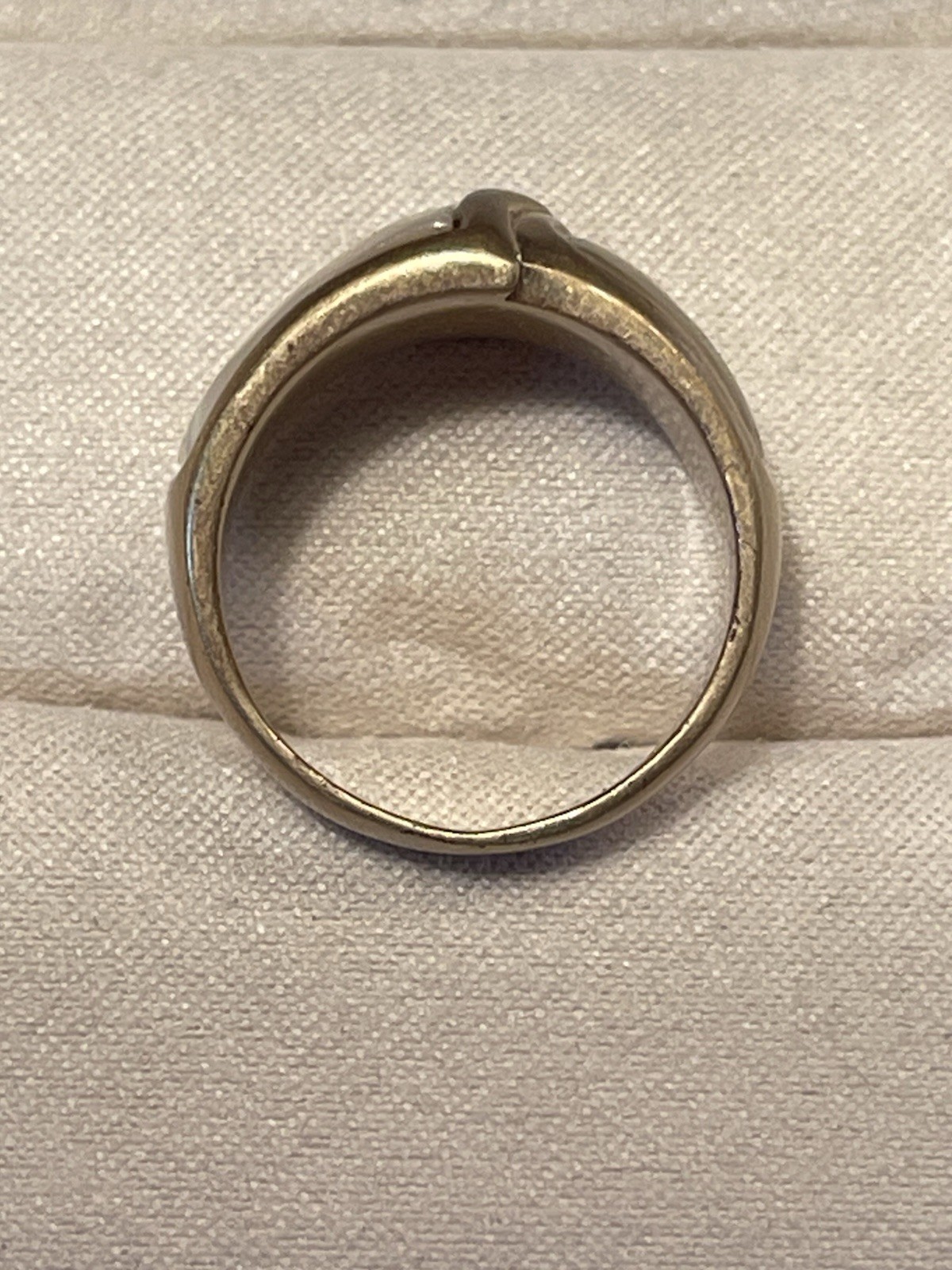 Lia Sophia Retired Sunbeam Mother of Pearl inlay Gold-Tone Band Size 8