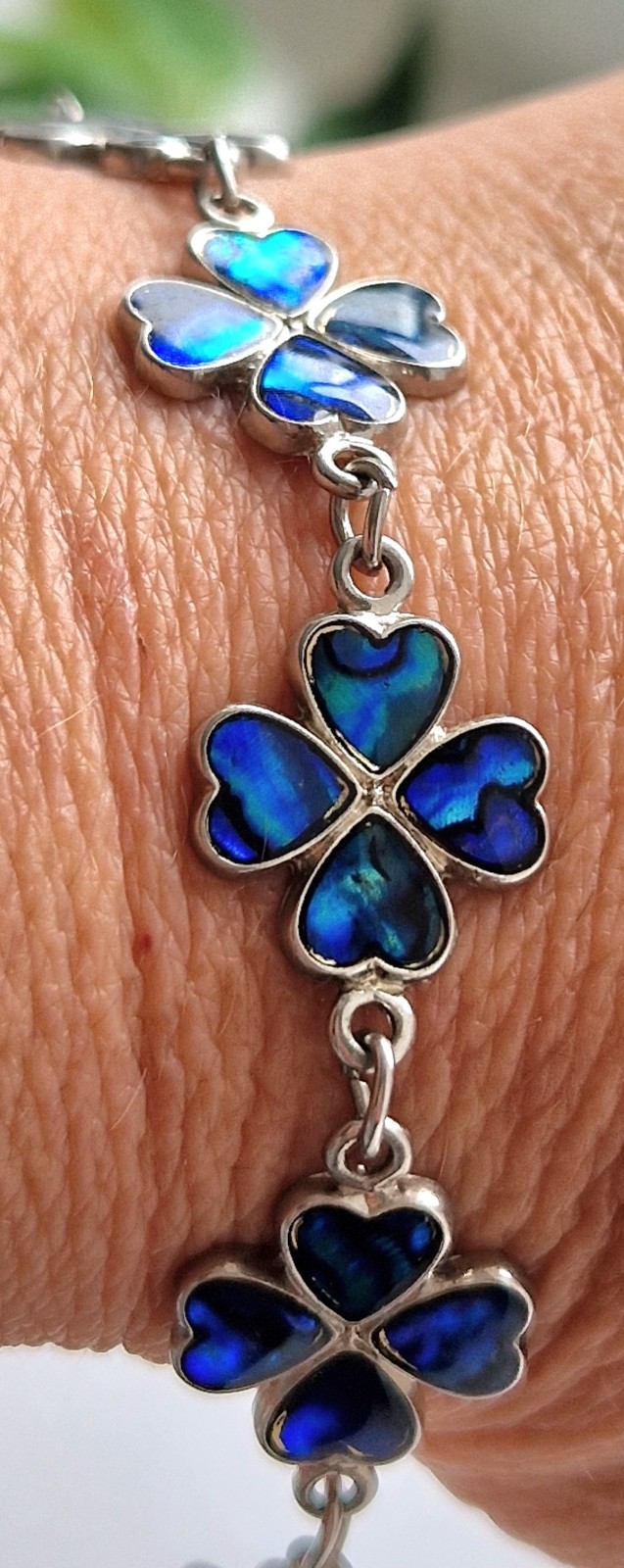 Silver‑tone Blue Abalone Shell Four‑Leaf Clover Bracelet – 20cm