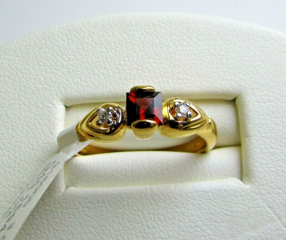 Allison Reed Gold Tone Square Garnet Ring Size 7 (O45 1694 05) NEW