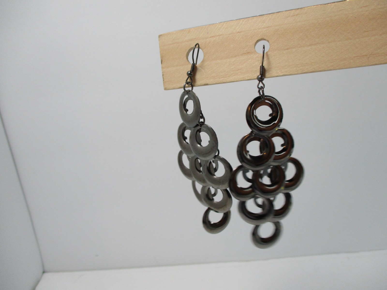 Dangle Earrings 3.5in Pierced Black Shine Metal Lightweight Hook Layered Grapes