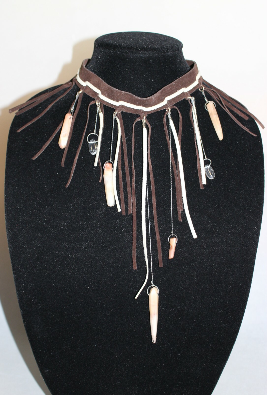 Western Style Beautiful Necklace Made Of Natural Agate & Mountain Chrystals NEW