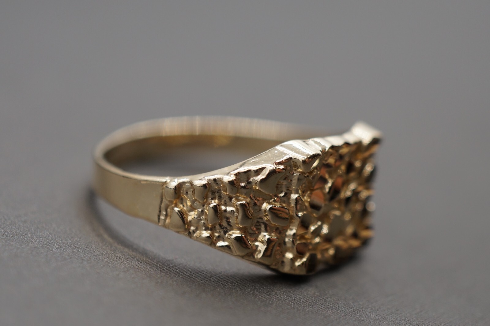 14K Solid Yellow Gold 10MM Diamond Cut Men Women Nugget Band Ring. Size 9.5