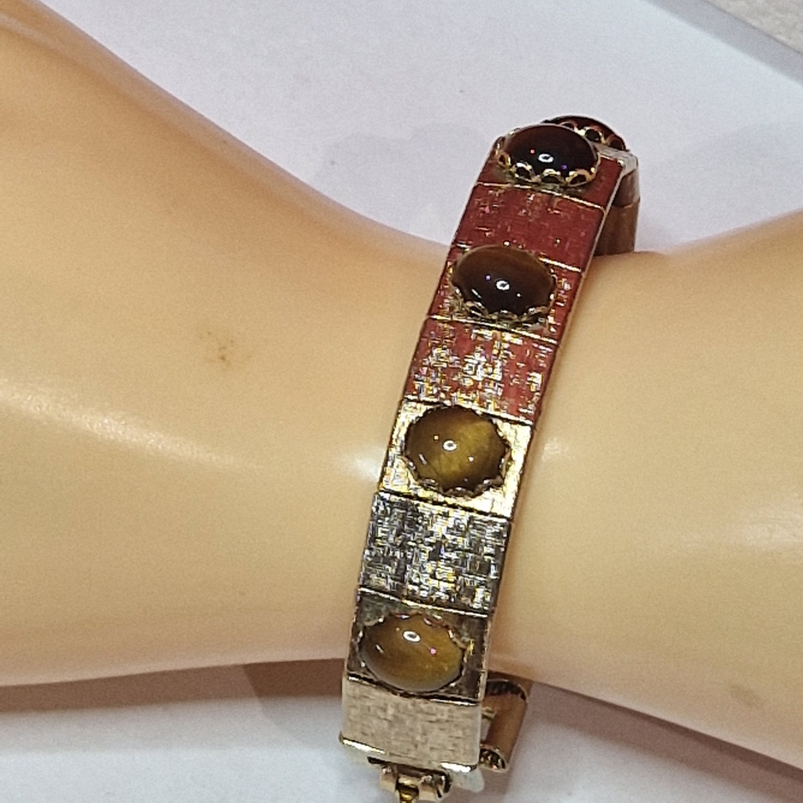 Vintage Bracelet Gold Tone Oval Cabochon Tigers Eye ? 18.5cm long