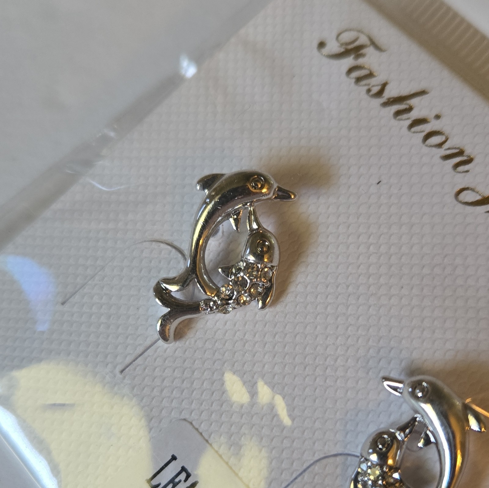 Earrings Dolphin Stud Silver Tone Nickel-Free FUN Marine Design 1 Pair New