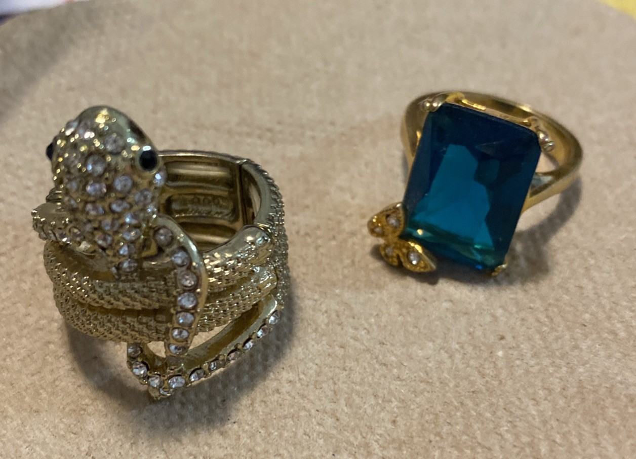 5x bracelets& 2x Rings Nice Rhinestones Varied