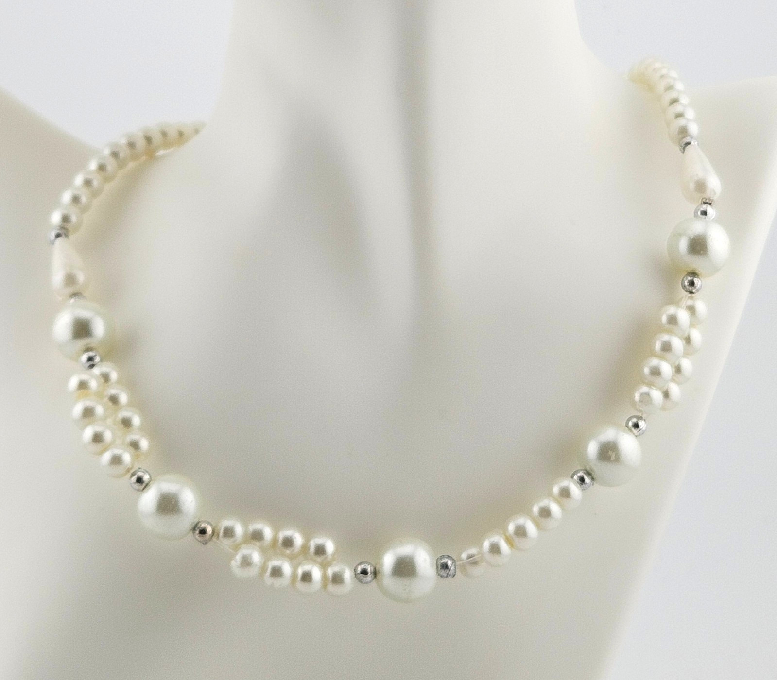 Faux Pearl Necklace Varied Sizes And Shaped Faux Pearls J9-4342