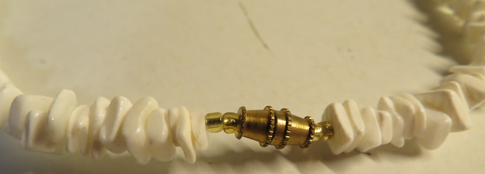 PUCA SHELL VINTAGE 1970’s BEACH WEAR 24″ WHITE SURFER NECKLACE Hawaii Souvenir