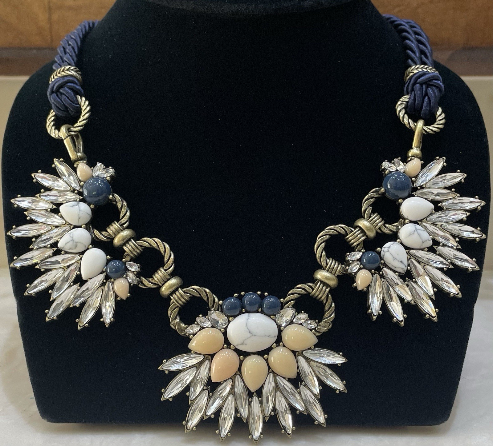 Chloe & Isabel Morningtide Collar Necklace Statement Chunky Choker Flower ~19.5”