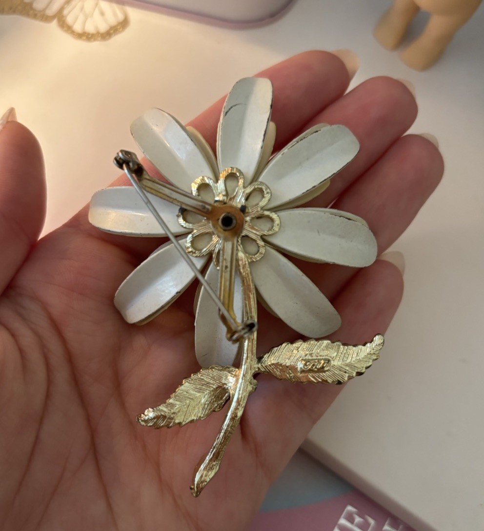 VTG CORO Yellow Enamel Daisy Flower Brooch Pin with Green Leaves 3.5 in