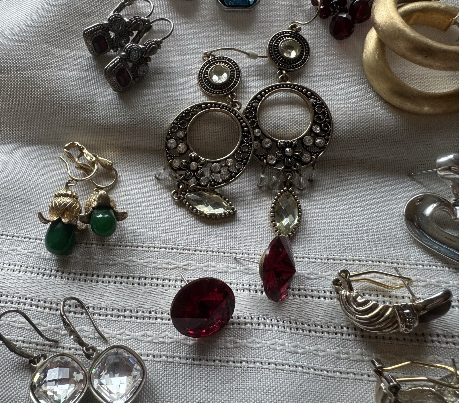 30+ Pair Pierced Earrings Unmarked Gold Silver Tone Rhinestone Faux Pearl