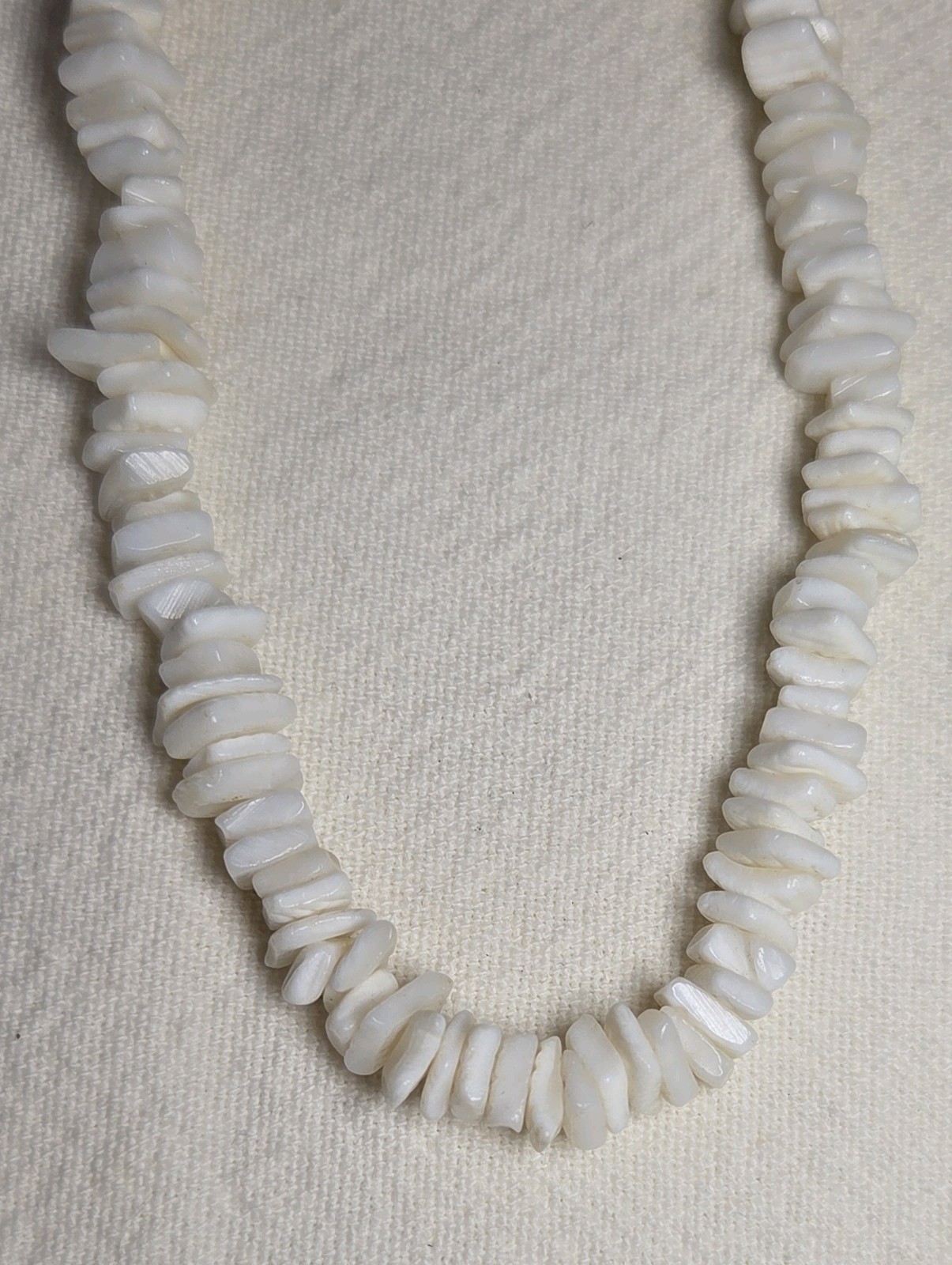 White Shell Chip Bead Necklace Barrel Clasp Beach Nature Sea 18″