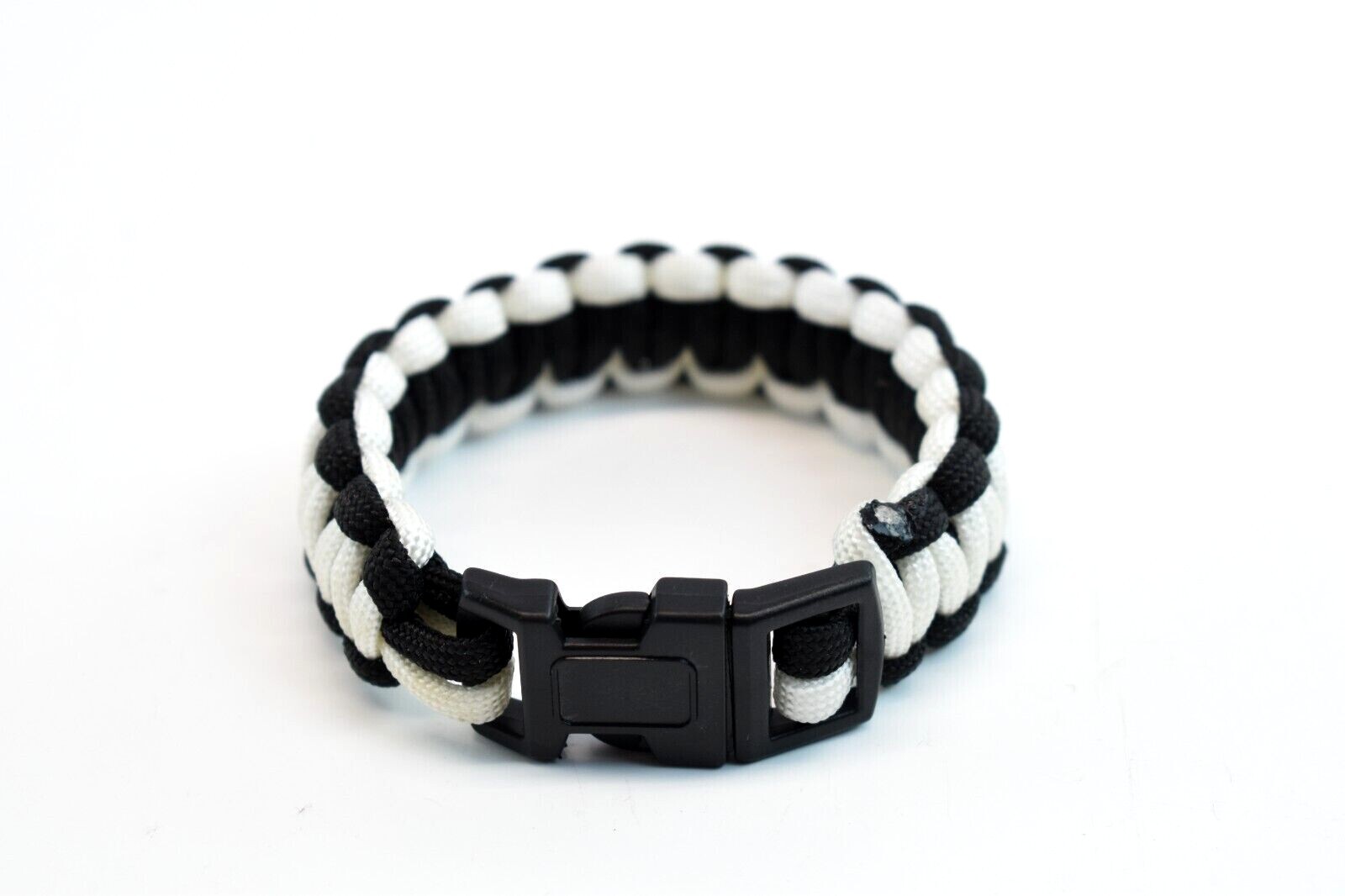 Paracord Survival Bracelet 9 In. Emergency Outdoor Multifunction Wristband Cuff