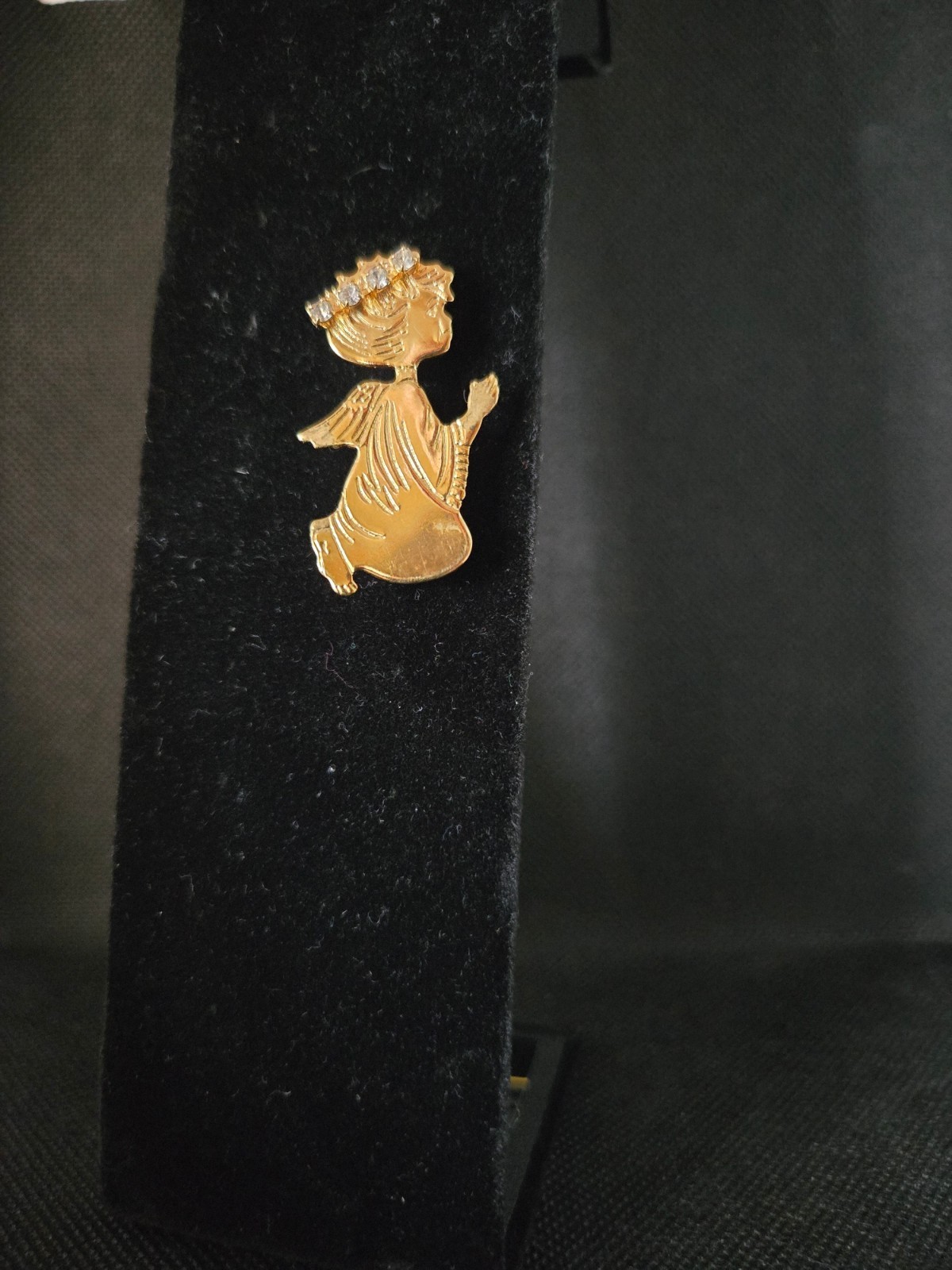 Gold Tone ‘ Little Angel ‘ Praying Pedant 1 3/4” x 3/4”