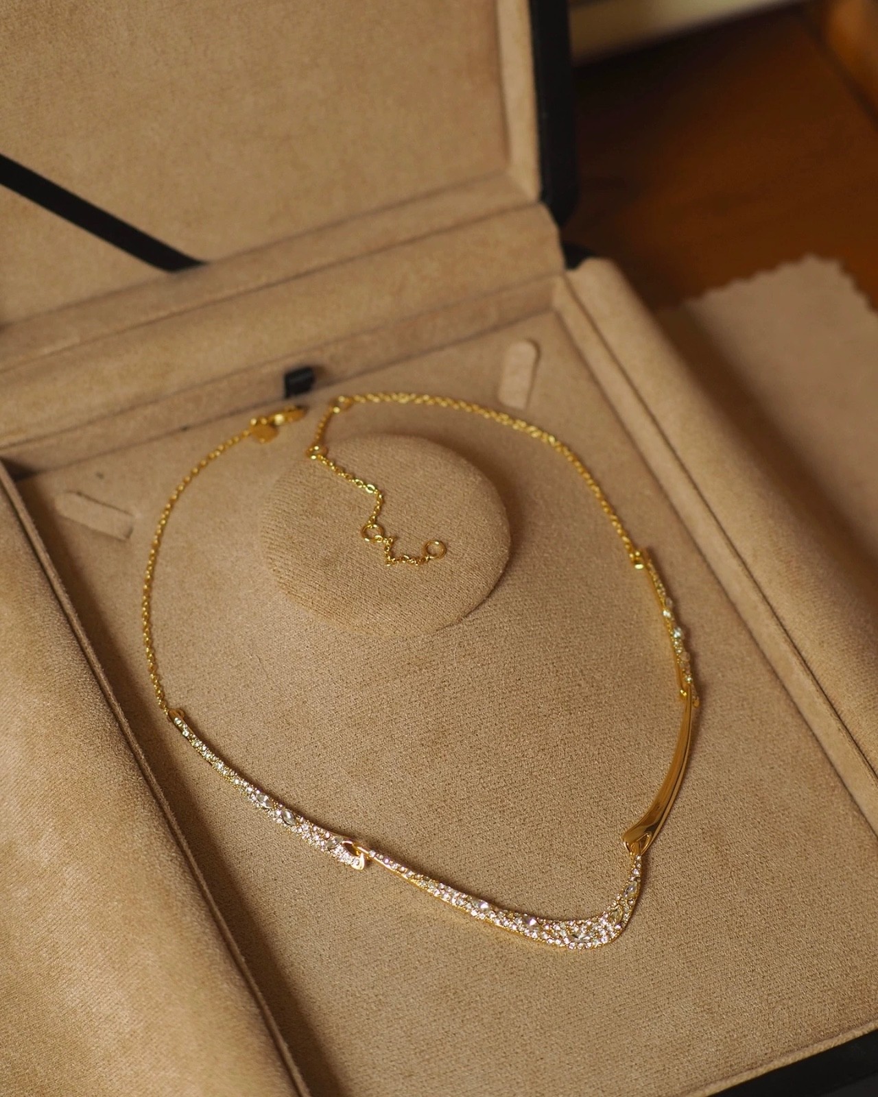 Vintage Style Statement Necklace – Retro Minimalist Gold