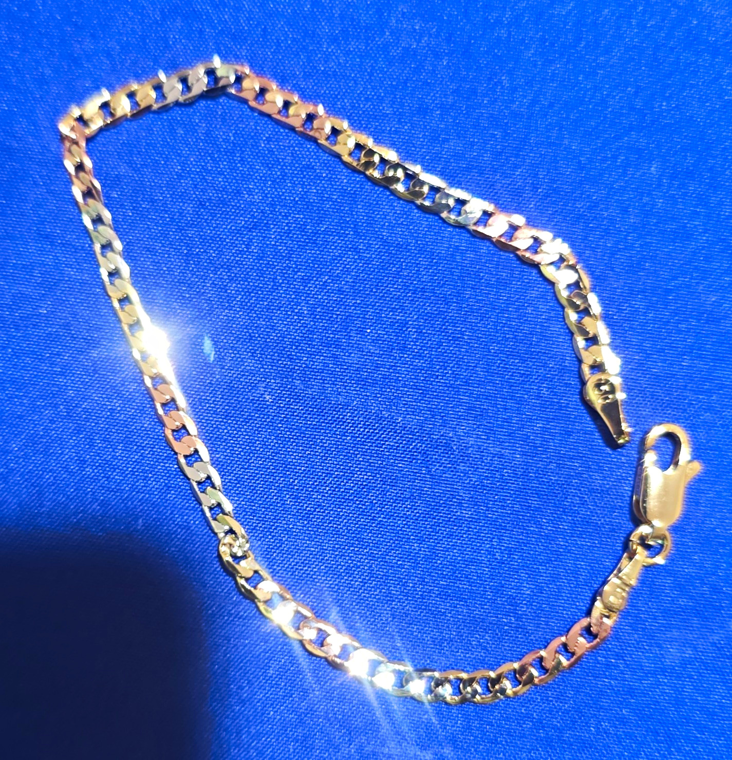 18K Tri-color Curb Link 7.5 Inch Bracelet w/ Lobster Clasp