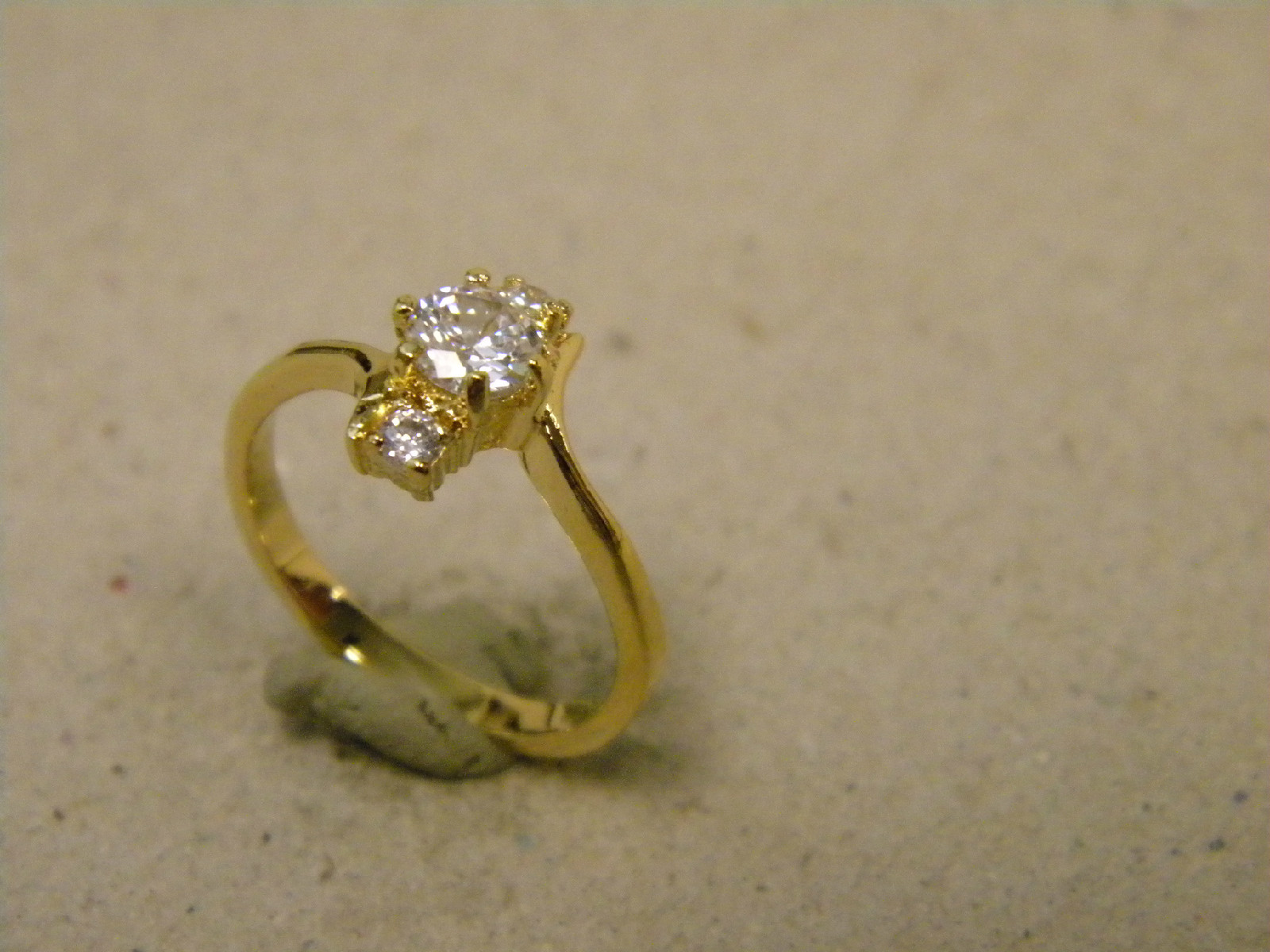 Lady’s Women’s Girl’s Yellow Gold Plated 3 Clear Round CZ’s Fashion Ring Size 7