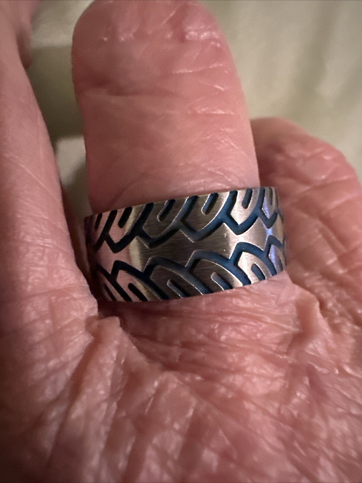 Unique Fashion Style Silver W/blue Tire Ring In Stainless Steel In A Size 7