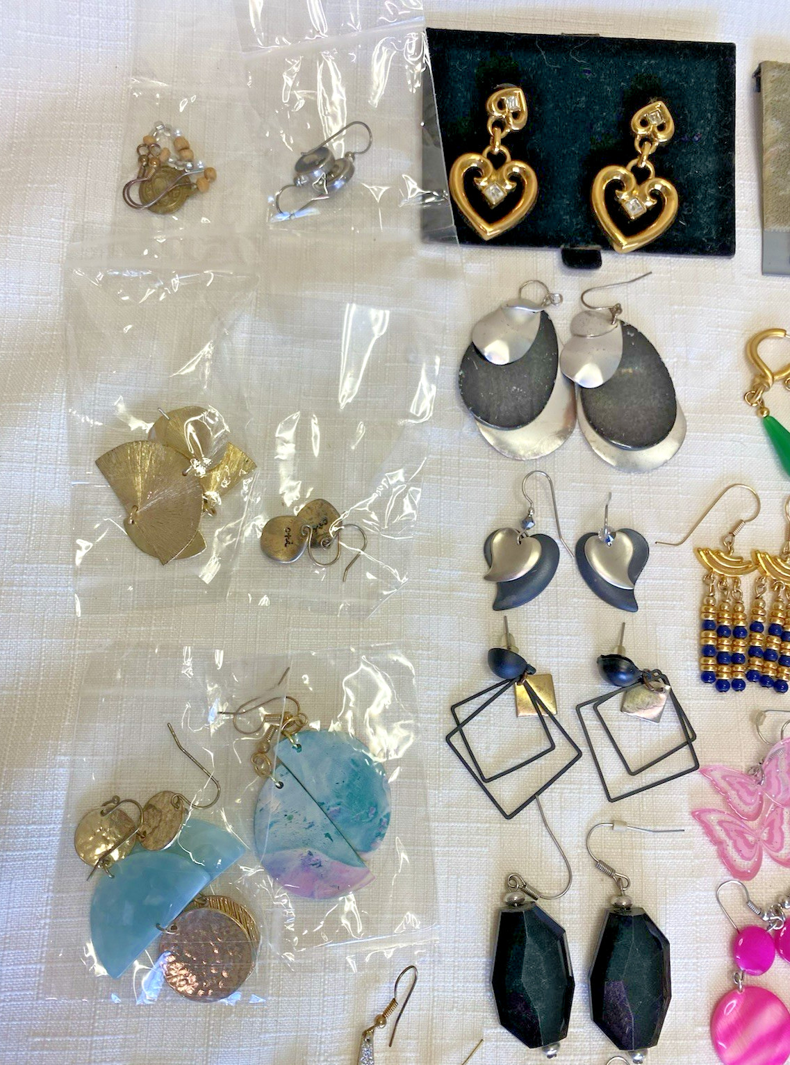 COSTUME EARRINGS Lot 81 Pairs Dangle Drop Beaded Metal Vintage to Modern Mix