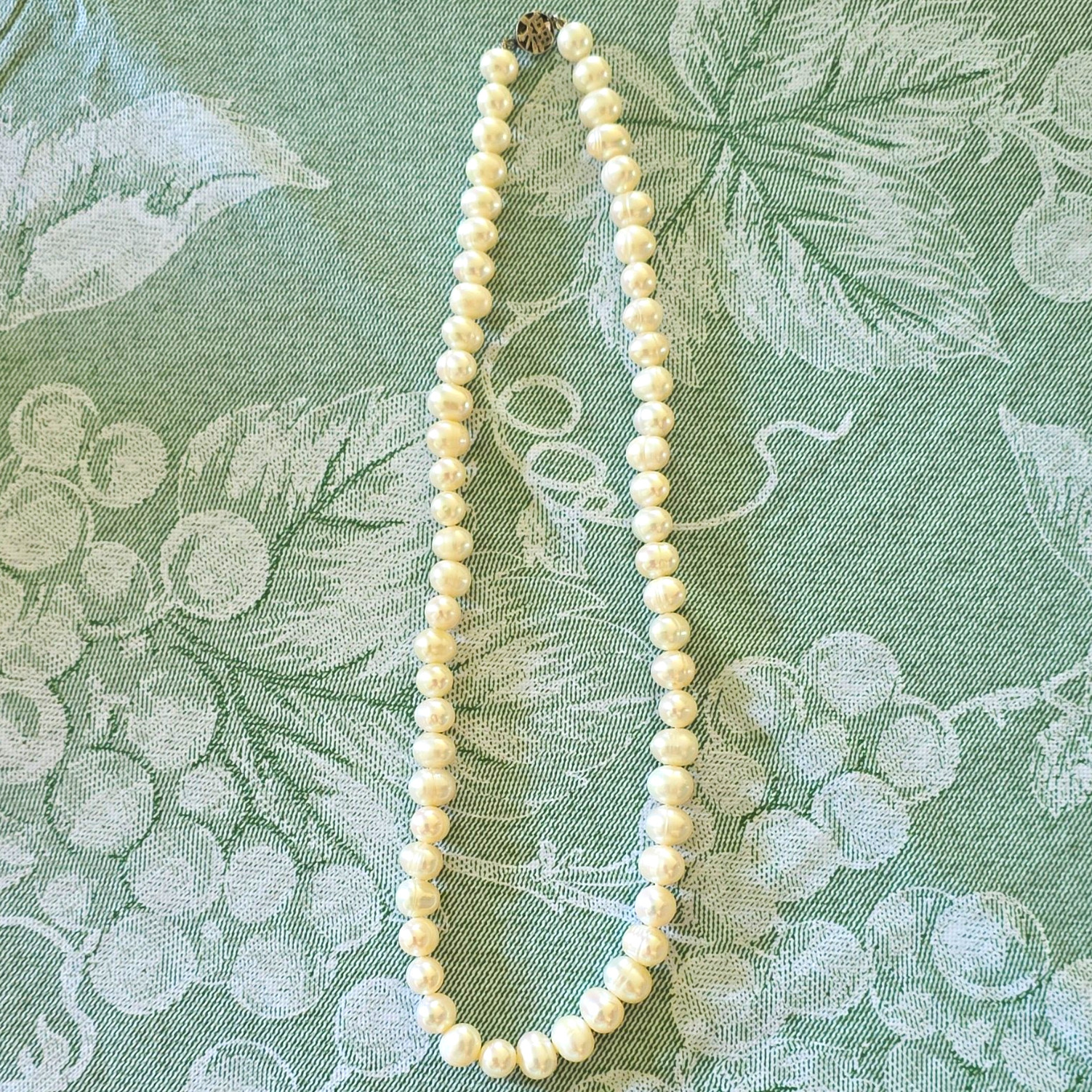 White Round Pearl Beaded Strand Necklace with Clasp, Ball/Bead Chain Style