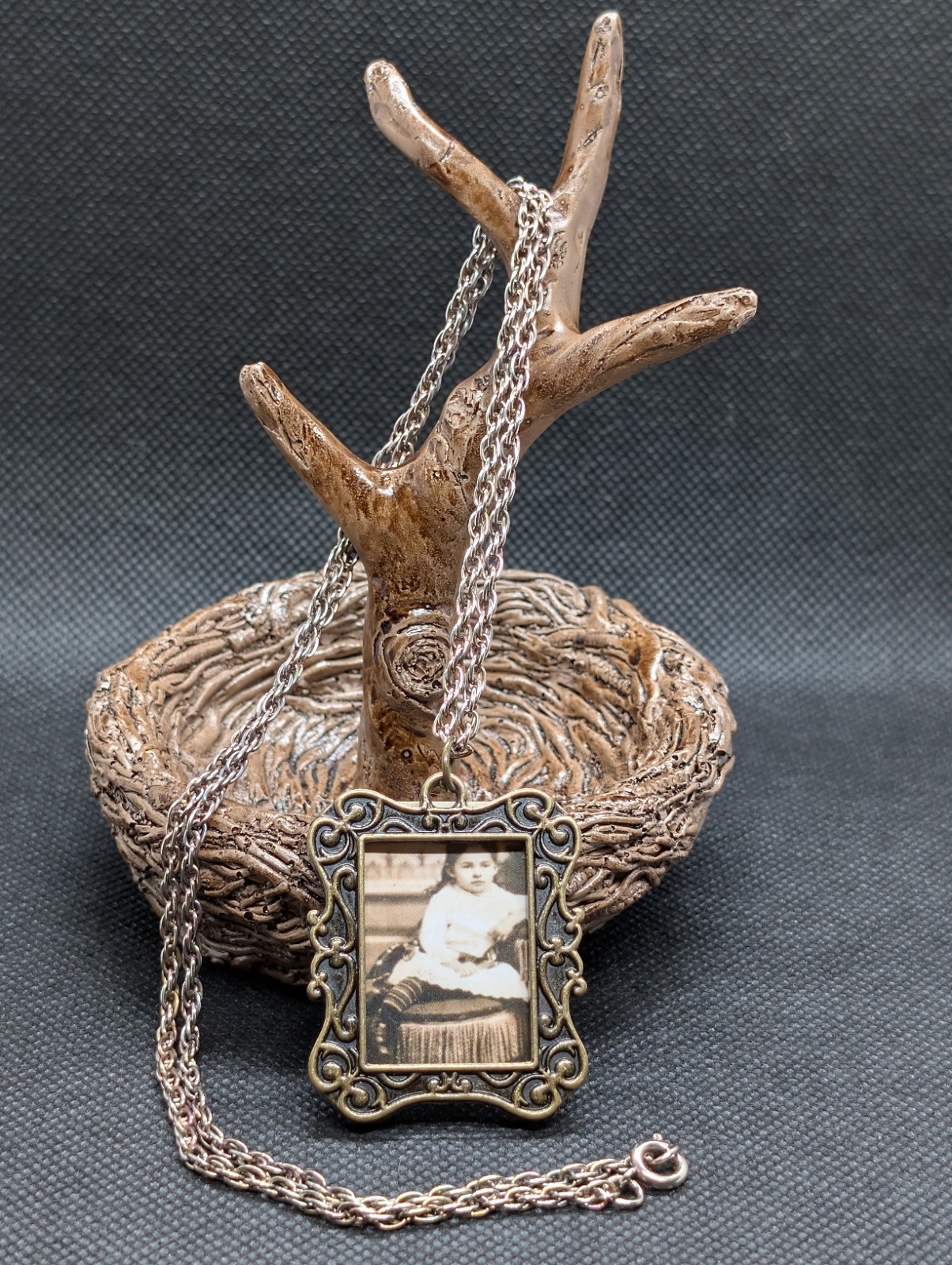 Vintage Style Picture Frame Necklace