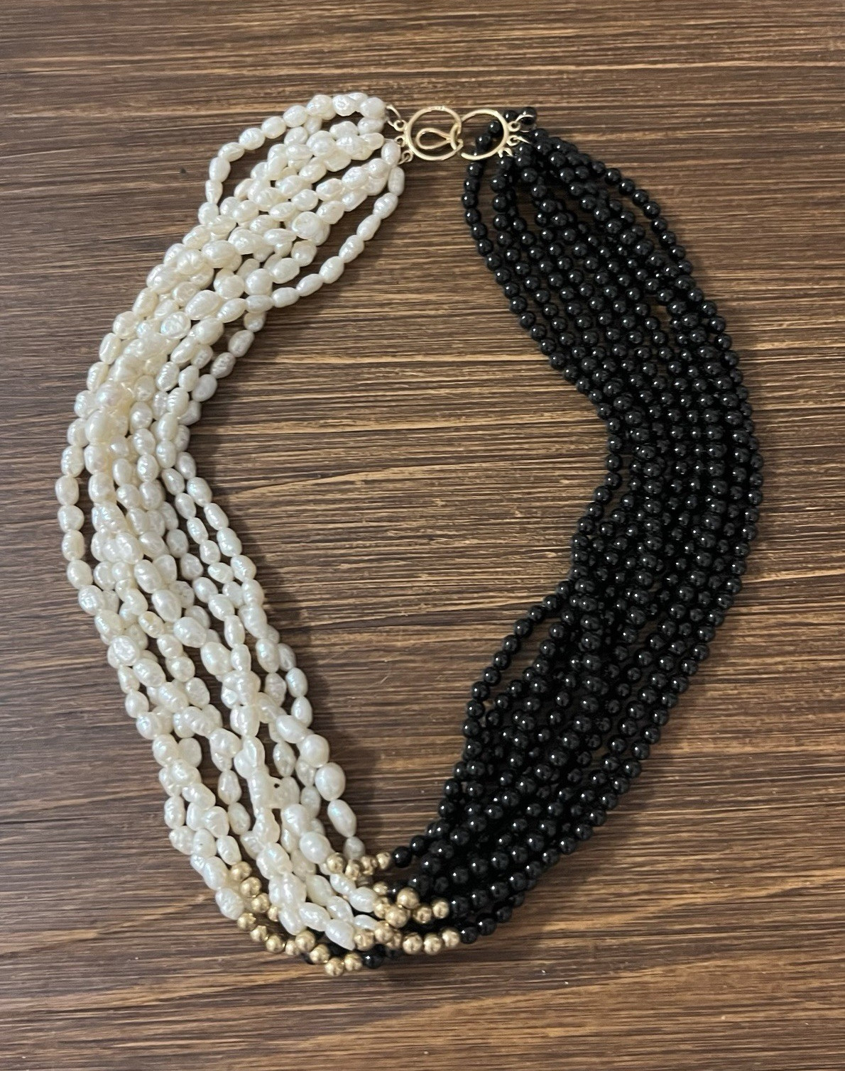 Beautiful Vintage Freshwater Pearl Necklace. 14kt Gold Clasp