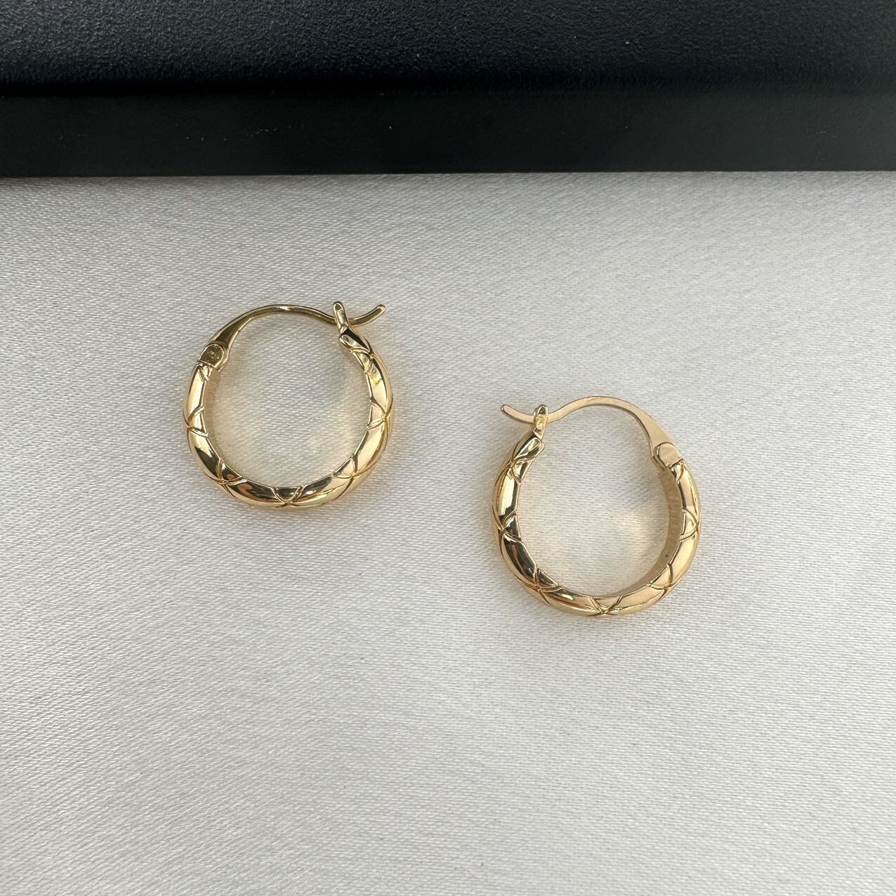 Polished Metal Texture Gold Hoop Earrings for Women